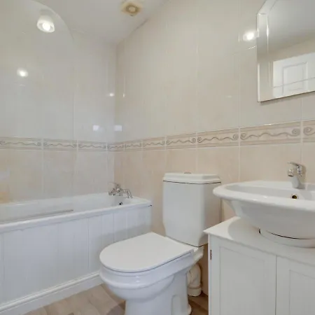 2 Bed In Oc-w794 Γουίτμπι