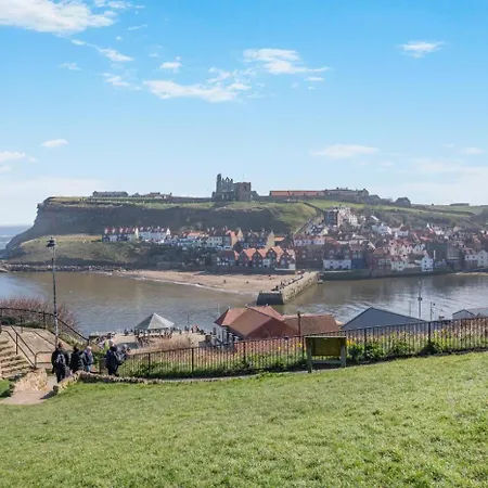 2 Bed In Oc-w794 Whitby